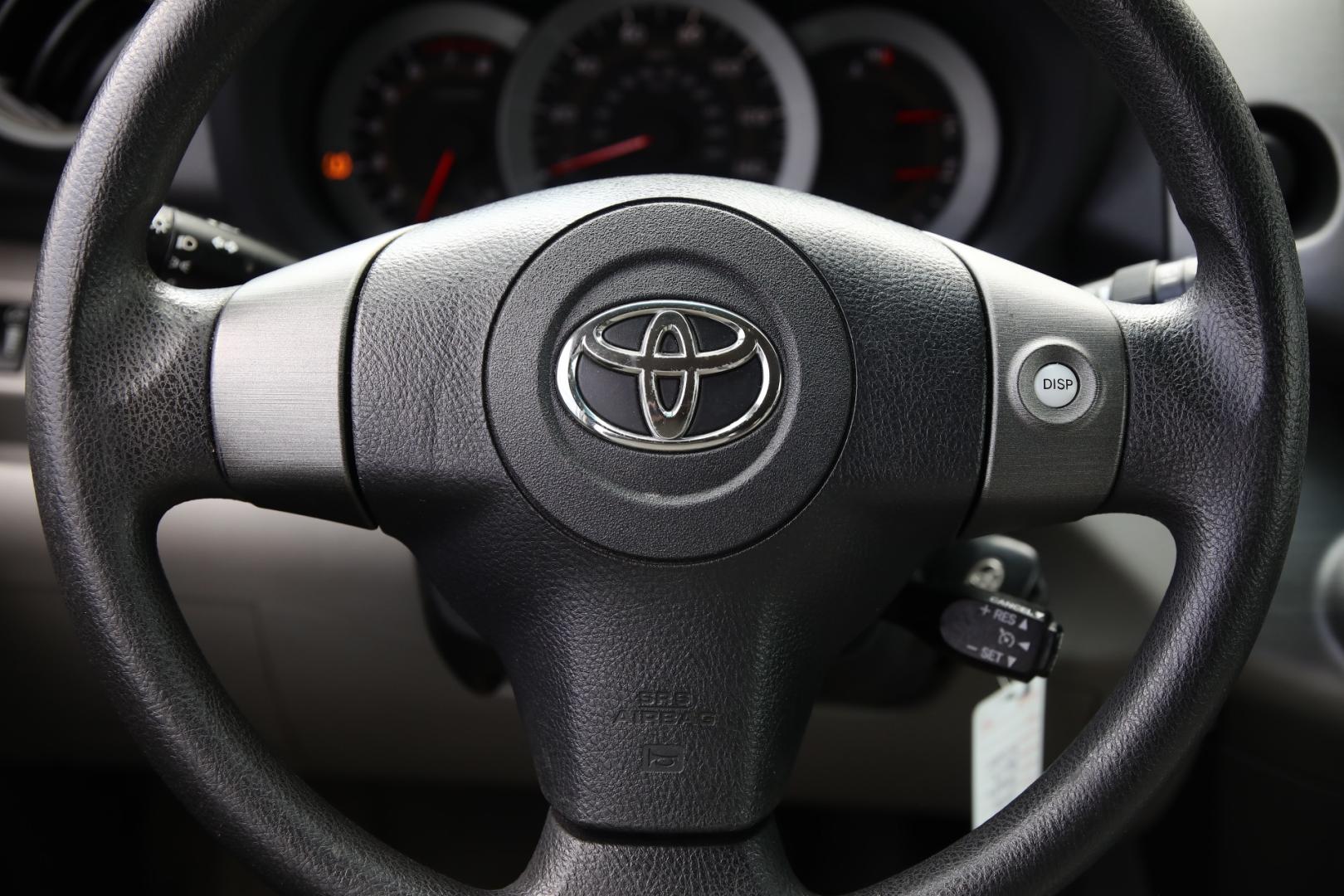 2010 SILVER TOYOTA RAV4 Base I4 2WD (2T3ZF4DV0AW) with an 2.4L L4 DOHC 16V engine, 4-SPEED AUTOMATIC transmission, located at 420 E. Kingsbury St., Seguin, TX, 78155, (830) 401-0495, 29.581060, -97.961647 - Photo#12